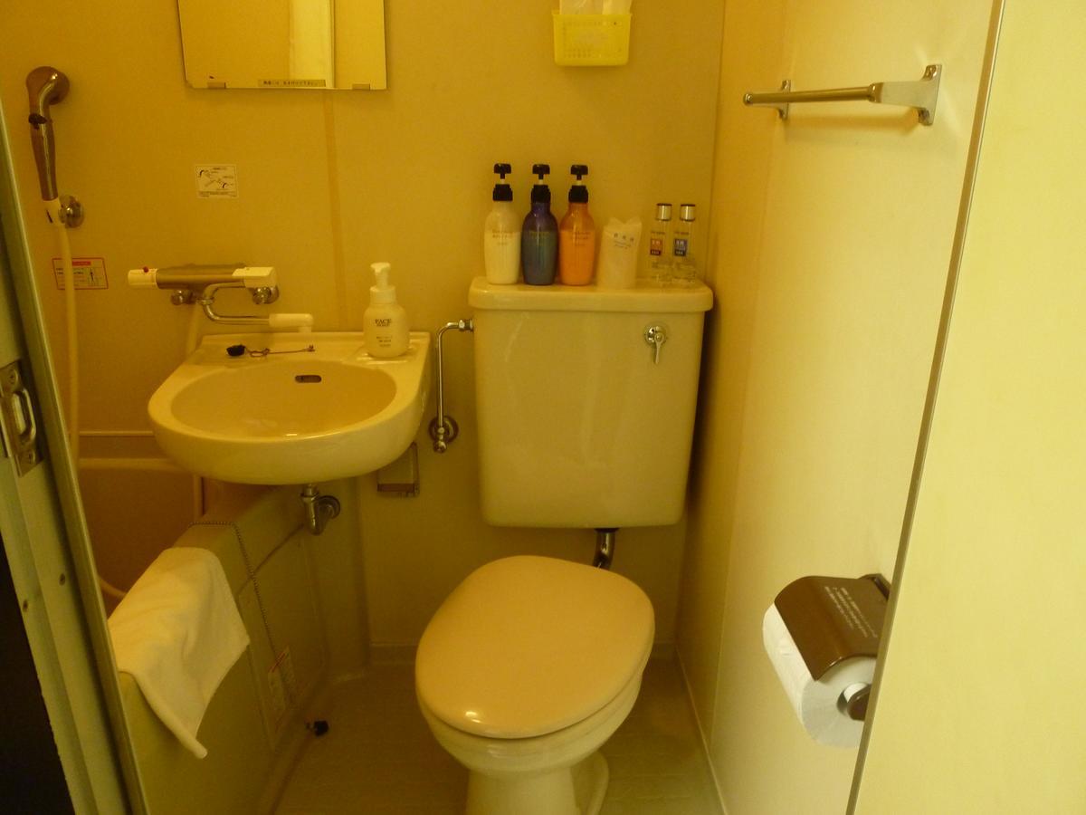Hirakata Crystal Hotel Buitenkant foto