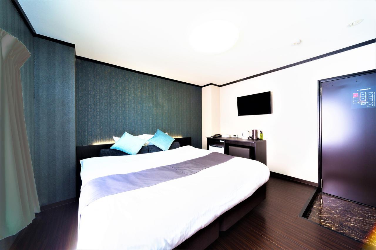 Hirakata Crystal Hotel Buitenkant foto