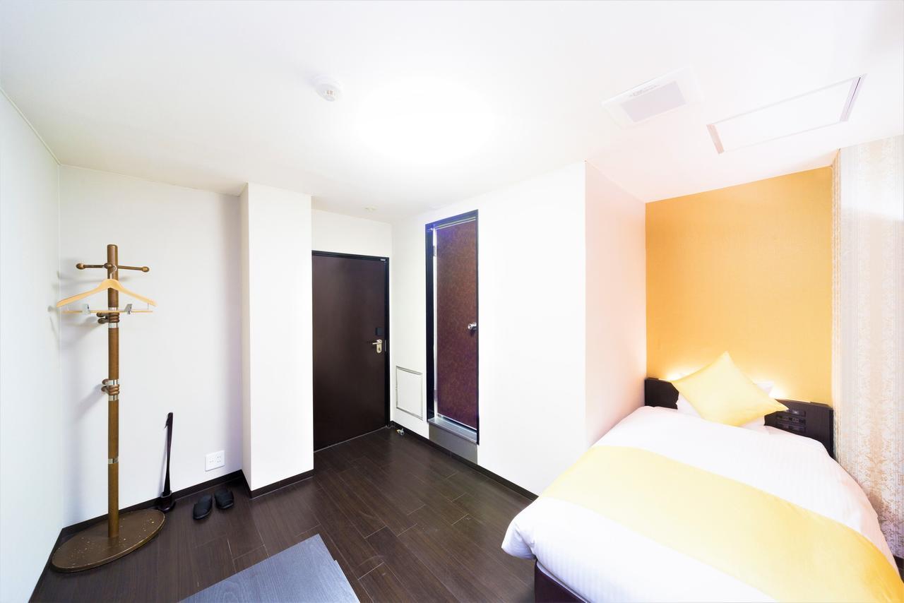 Hirakata Crystal Hotel Buitenkant foto