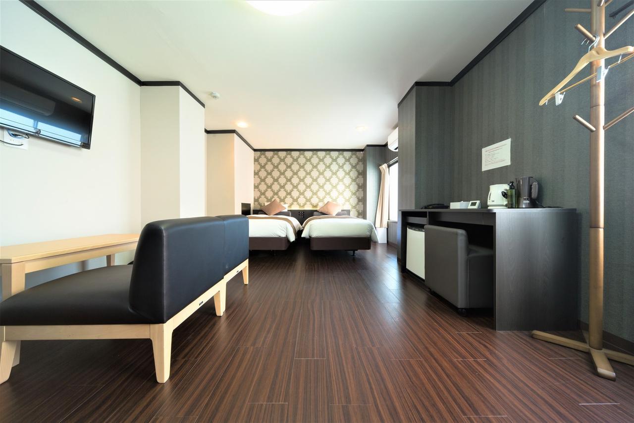 Hirakata Crystal Hotel Buitenkant foto